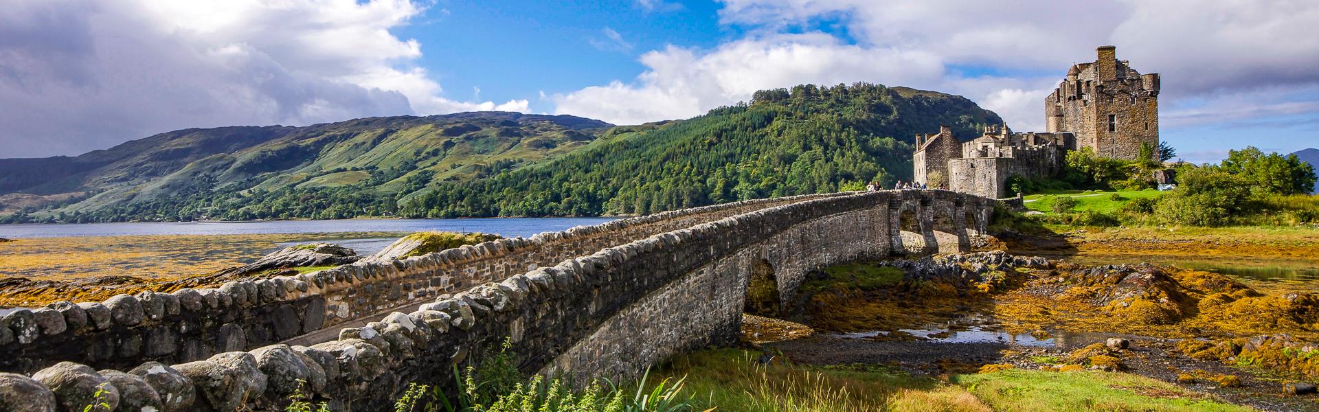 Steinbrcke zum Eileen Donan Castle |  Toni Moeckel, Unsplash / Chamleon